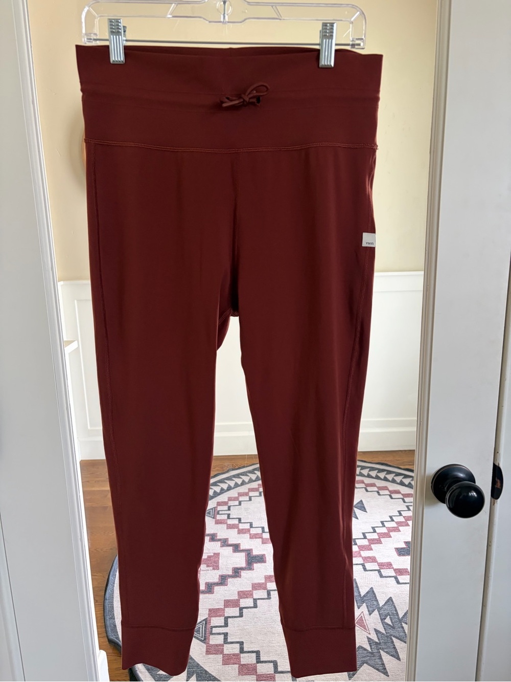 Vuori Women's Leggings in Deep Burgundy